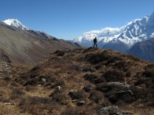 Hors de sentier du tourists au Népal